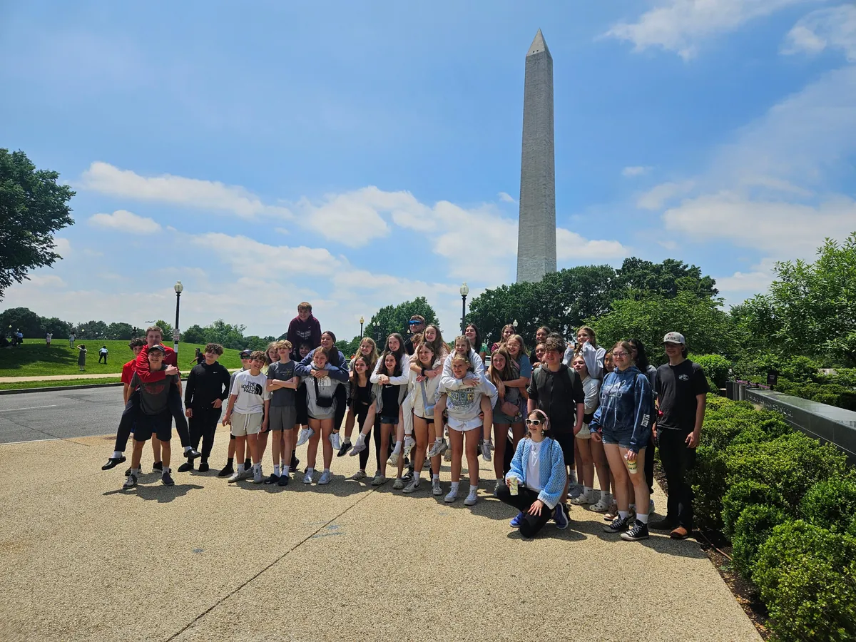 A Landmark student group in front of the Washington Monument on the National Mall